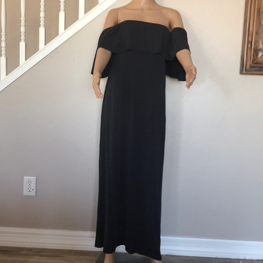 Beautiful Flowy Strapless Dress with Arm Coverage
